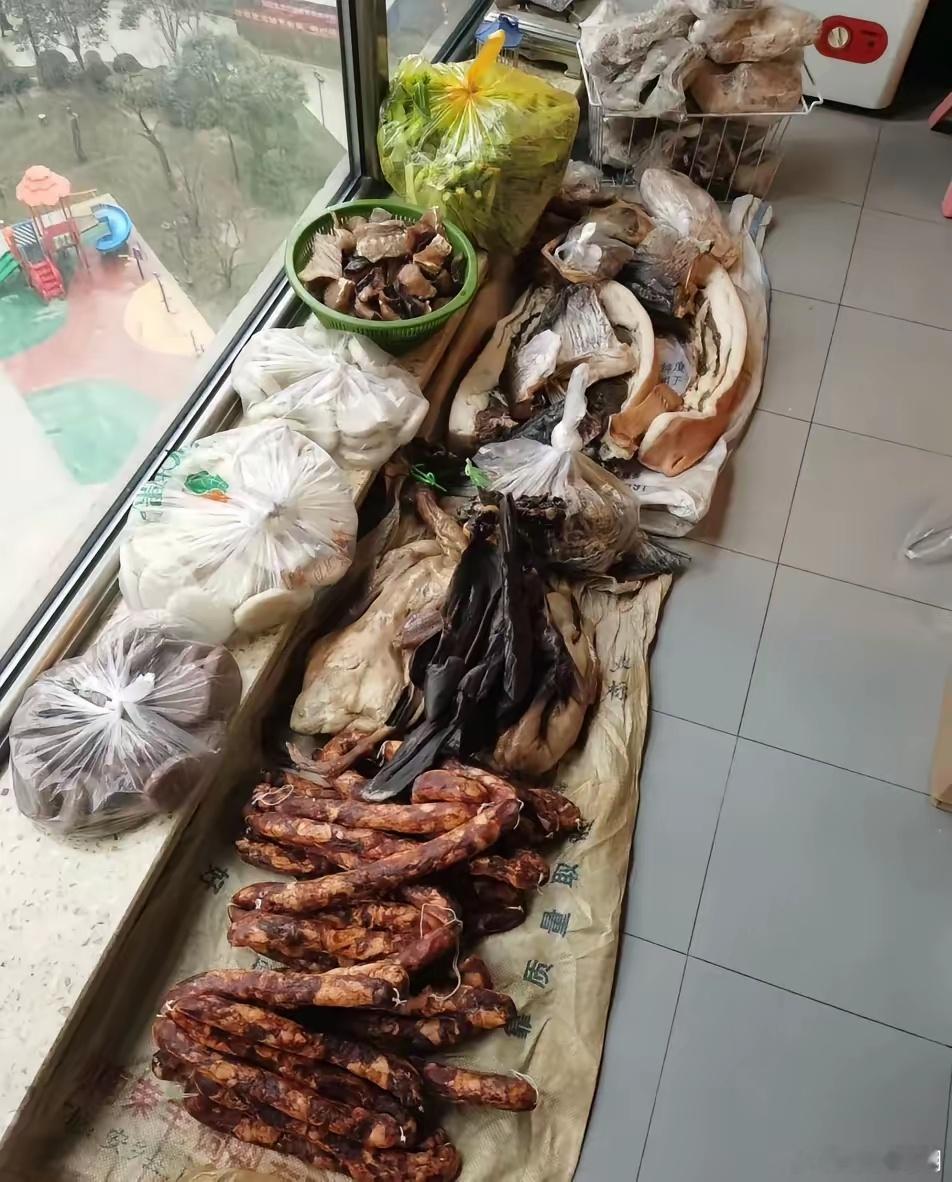 武汉网友：已经囤的年货。[允悲] 