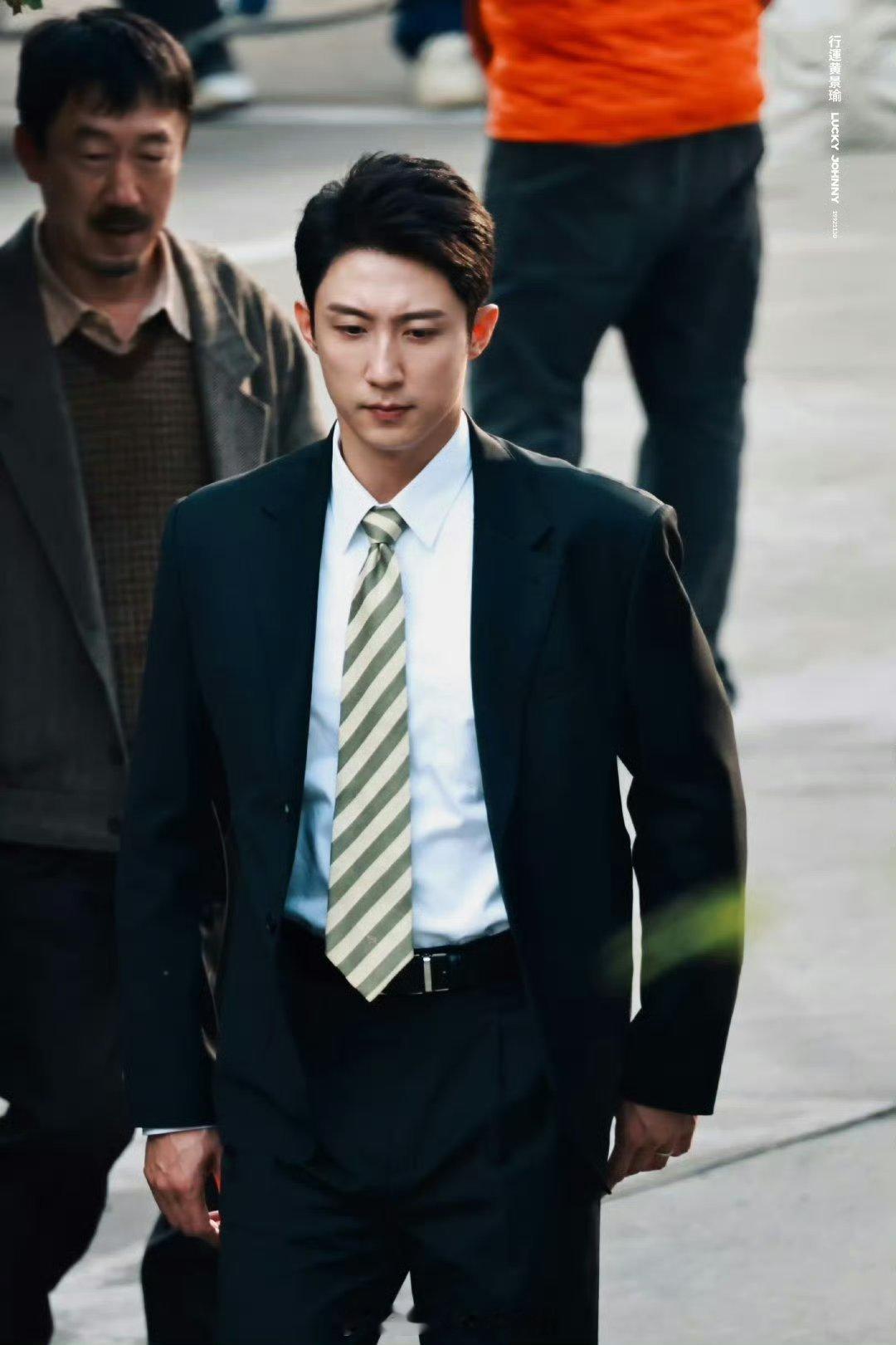 赵冬苓说相信黄景瑜赢风编剧说相信黄景瑜 因姓名排序引发讨论，赵冬苓直接发文力挺：