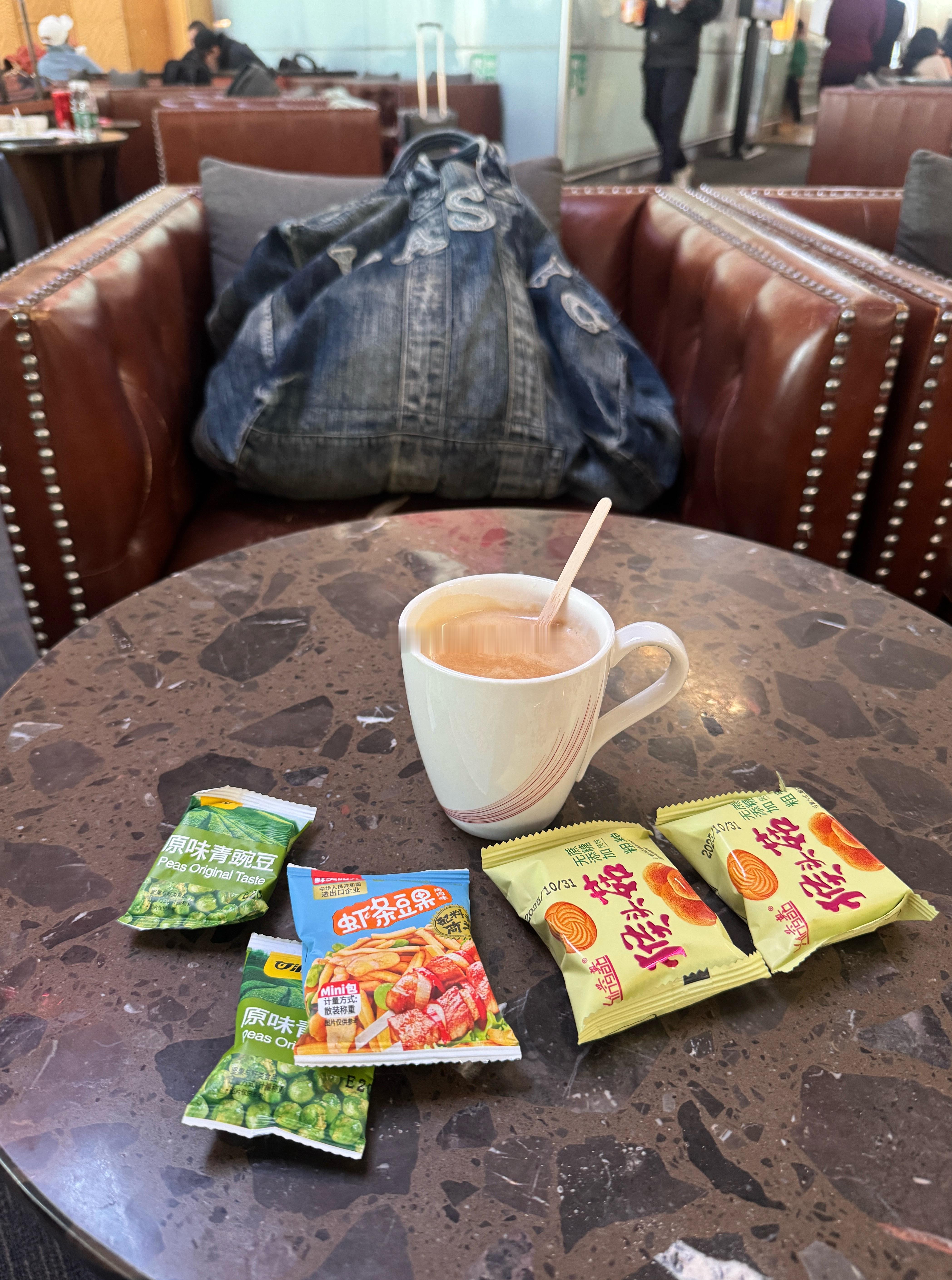 吃点小零食，等大灰机✈️ 