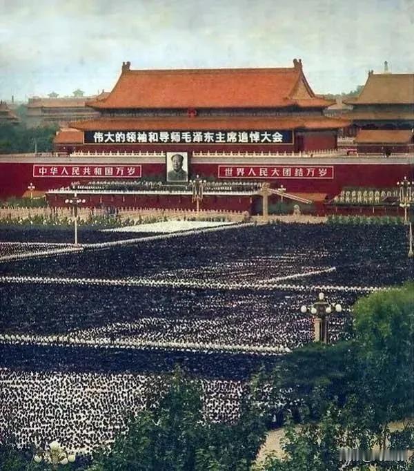 劳动节畅想：在时光褶皱里触摸永恒
（2025年5月1日）
汗珠落夕照，烟火织云章