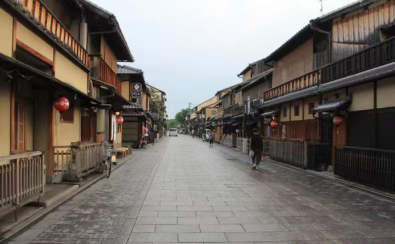 真实的冰火两重天，日韩旅游数据实情公布，说实话，有些出乎意料。

先看日本这边，