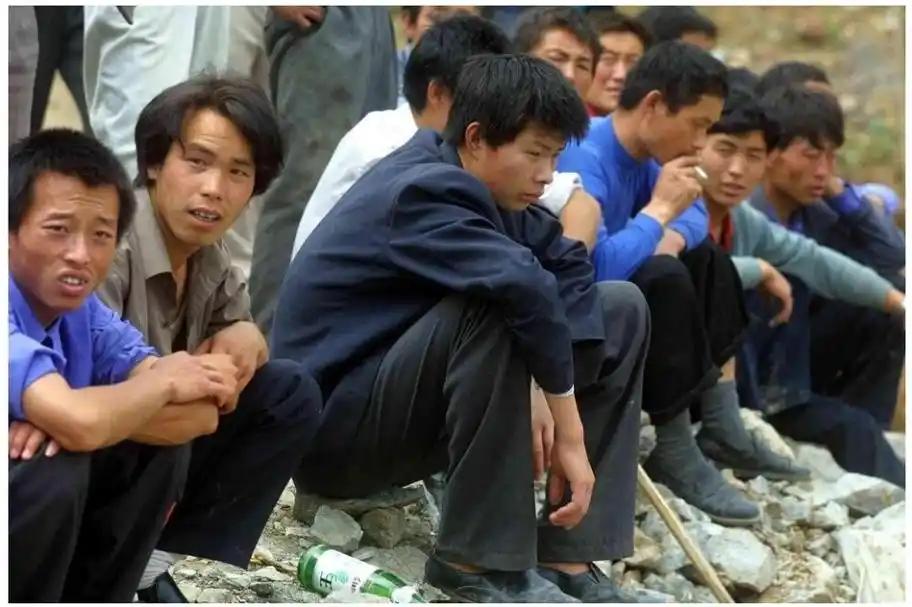 很多人还没意识到，不是年轻人不想结婚了，而是越来越多县城和农村男性，明明到了成家
