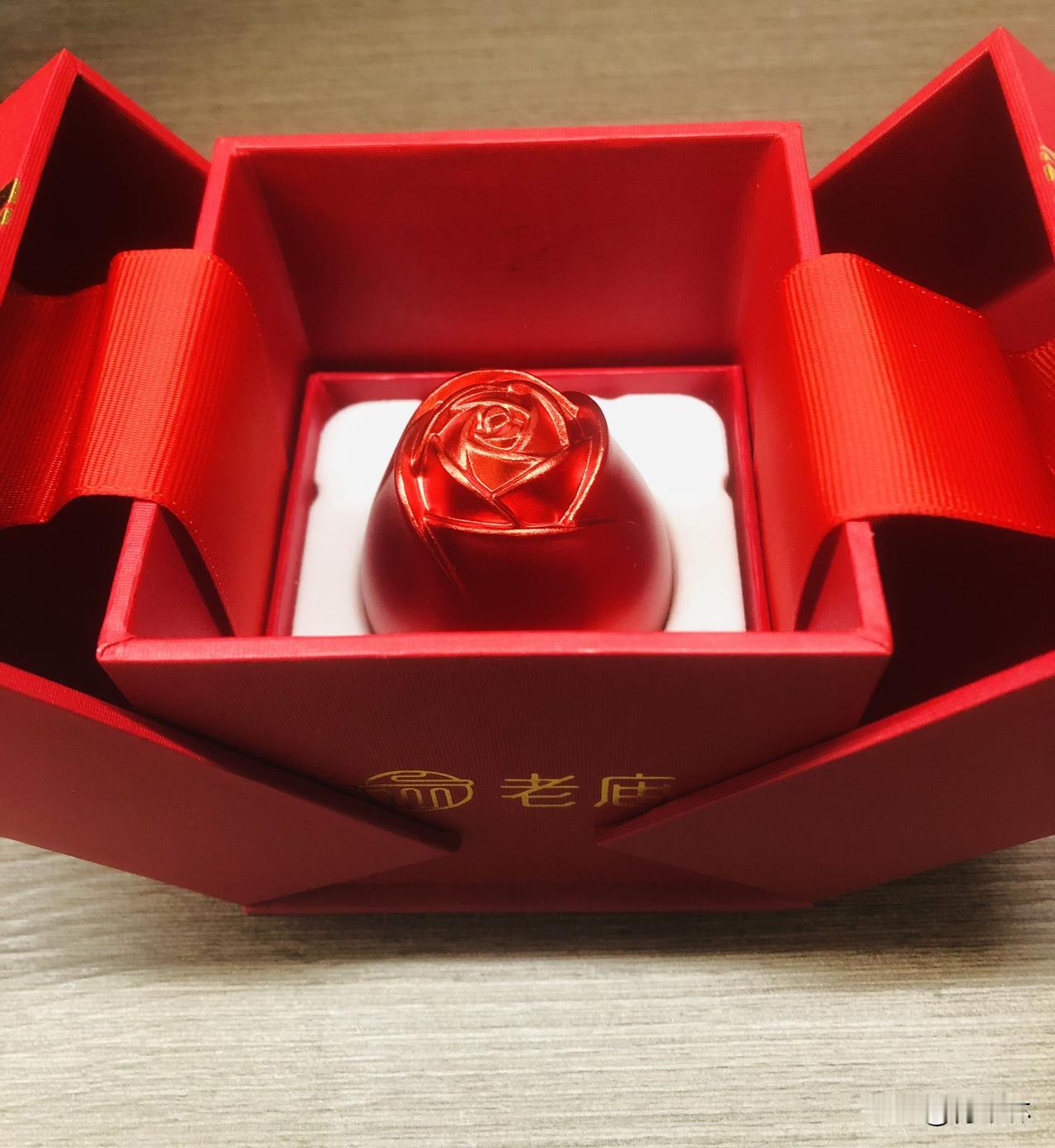 真心话茶局今天送给妈妈的母亲节礼物，有实用的安怡中老年奶粉补身体，YESTAR胶