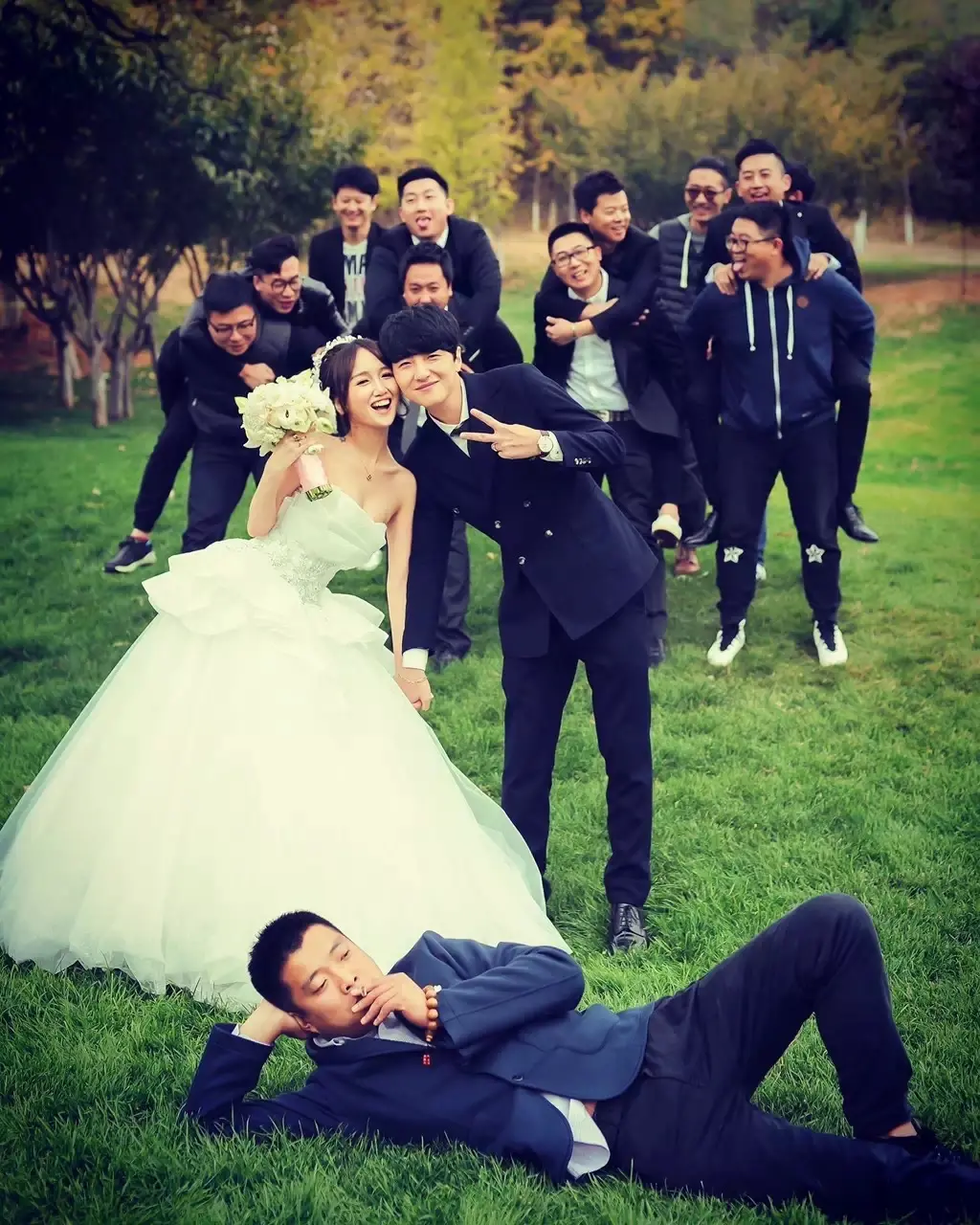 回想那一天 喧闹的喜宴。心情很好 依旧很美好