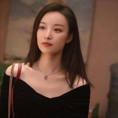 女演员，倪妮，南京人，英文说的很溜，传媒大学毕业，倪妮说，我觉得，女演员之间，没