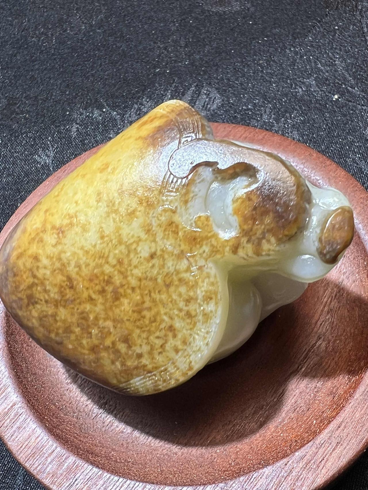 大家都想捡漏，就想图便宜点，你不卖不卖。前几天有个粉丝来我们市场买玉，，这位粉丝