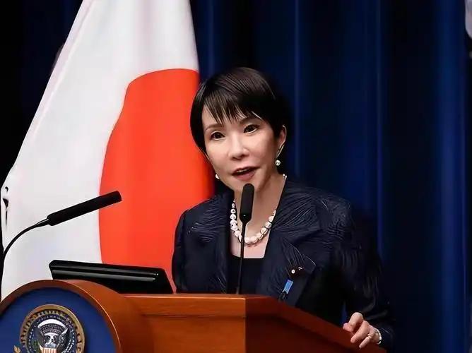 不到两天，日本防卫省连续发出四份通报，满屏都是中国海军舰艇的踪影。本来美曰“利剑