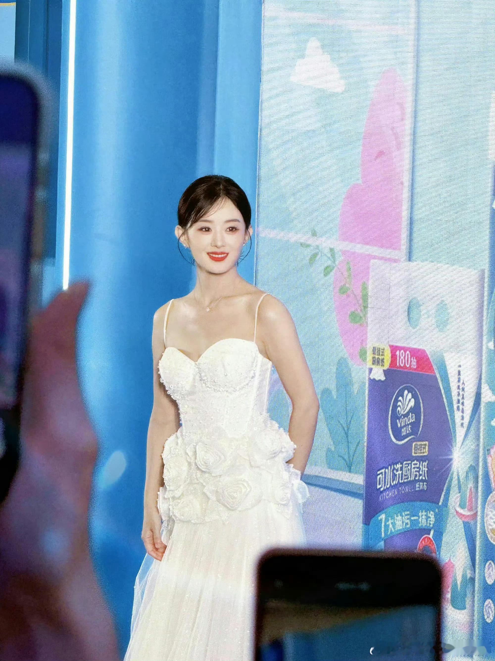 近期四位85花活动图：赵丽颖、杨幂、刘亦菲、刘诗诗，搞事业的姐姐就是美，认不认同