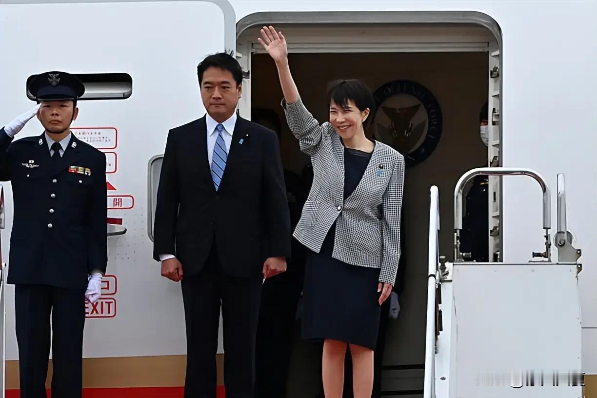 颜面尽失！日本首相满心欢喜访韩求合作，反遭韩国冷遇降级，全程尴尬无措。
 
日本