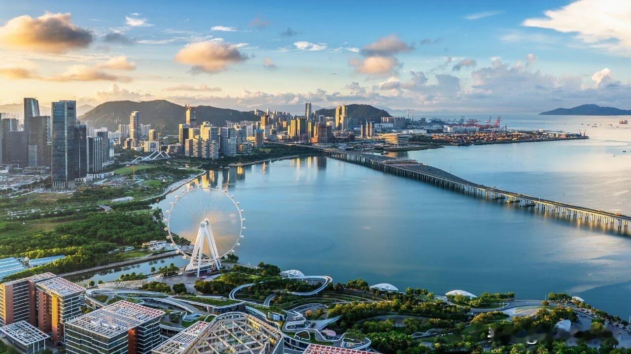 它是深圳前海湾最古老的建筑，有些人咧咧嘴说它最丑！诚然，前海湾的桥梁多，名称多优