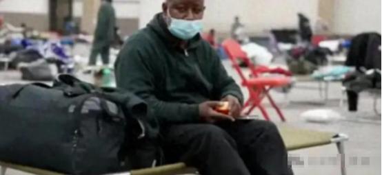 福特号上的美军士兵可能哗变了
 
可能有人觉得小题大做，不就是堵个厕所、烧个洗衣