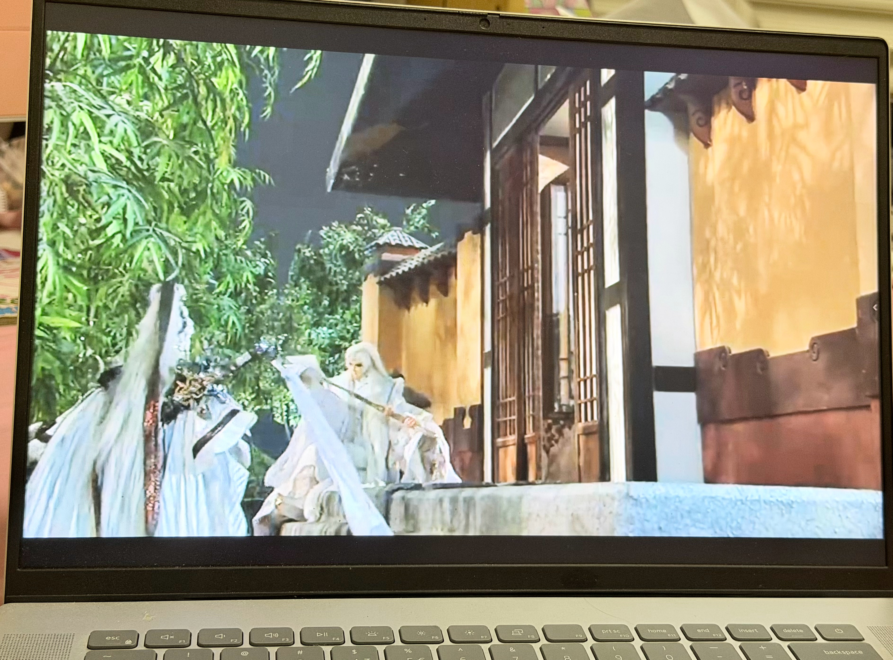 所以为啥会be啊……狐狸怎么会和一只白毛大狗走了啊我那么多年的意难平啊…… 