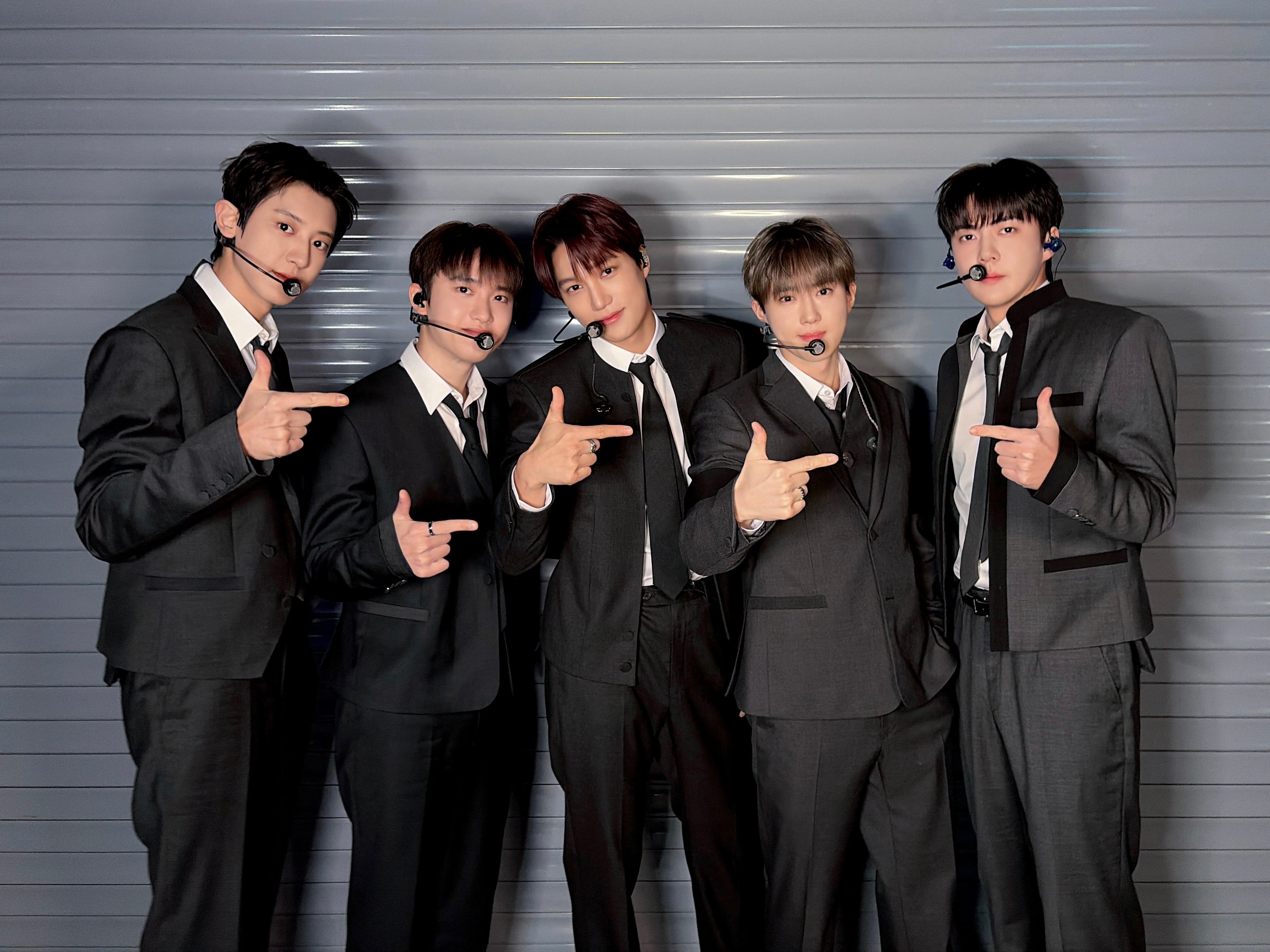 EXO官推公开组合最新合照 