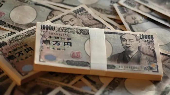 【日本实际家庭消费连续6个月下滑】日本总务省7日公布的调查结果显示，日本家庭消费