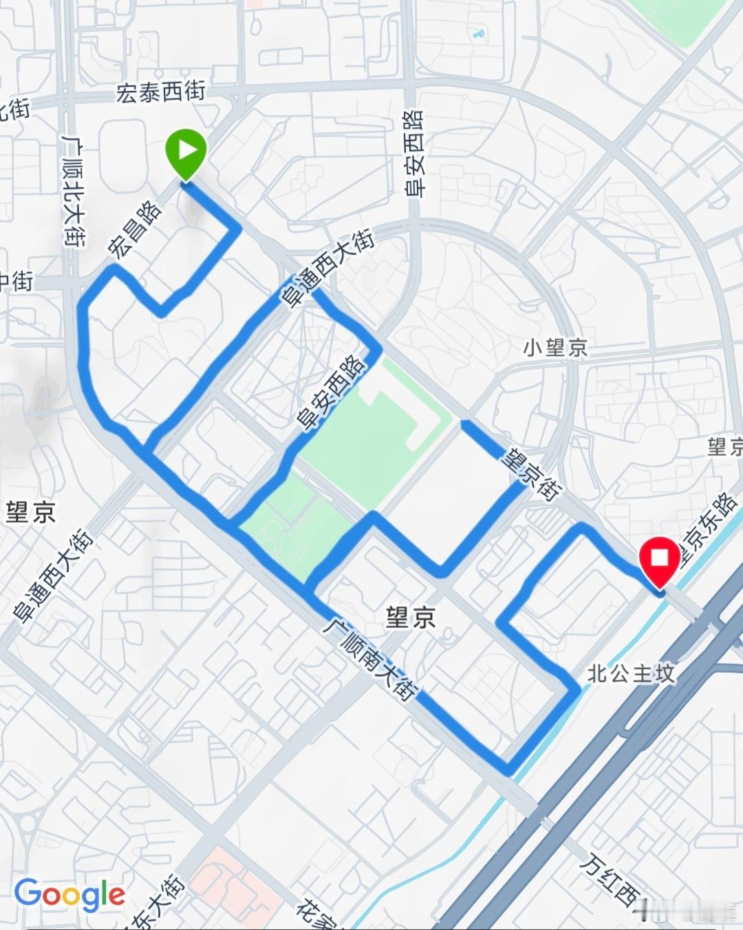 新年第一个周末，今天没跑步，陪老赵一起走了个「2025」。我完全低估了老赵的战斗