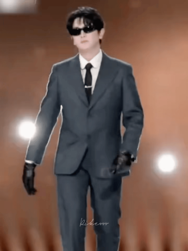 让一让张凌赫保镖来了 声生不息自带男模天团，颜人中王赫野一出场，直接把保镖氛围感