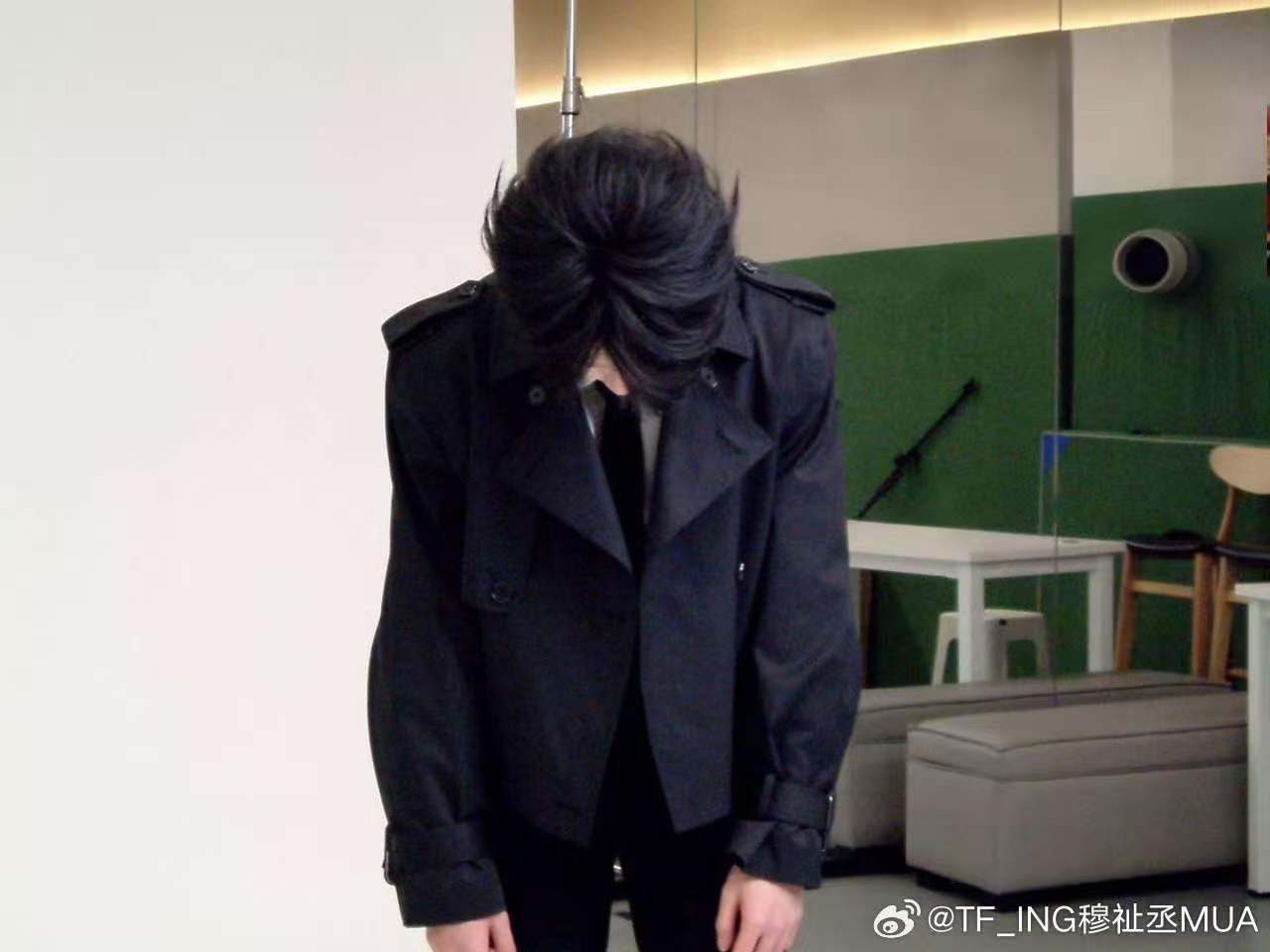 穆祉丞侧拍穆祉丞拍摄花絮穆祉丞你真的完全可爱！！！！！怎么能有人成年了还这么可爱