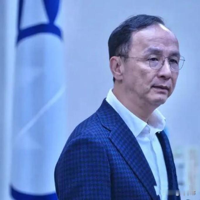 朱立伦在党主席“交接”时表示，“我们坚定的以维护台海和平为最重要的目标。亲美、友