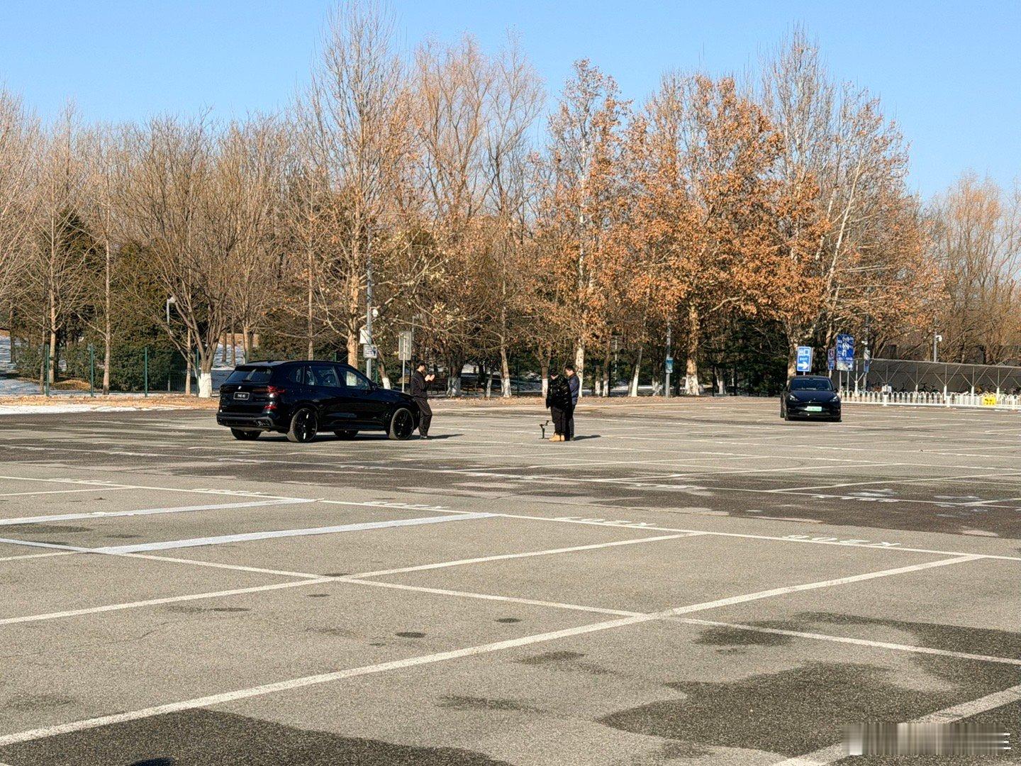 今天奥森停车场有人在拍新 X5真帅这就是燃油车的标杆和销量天花板！ 北京·北京奥