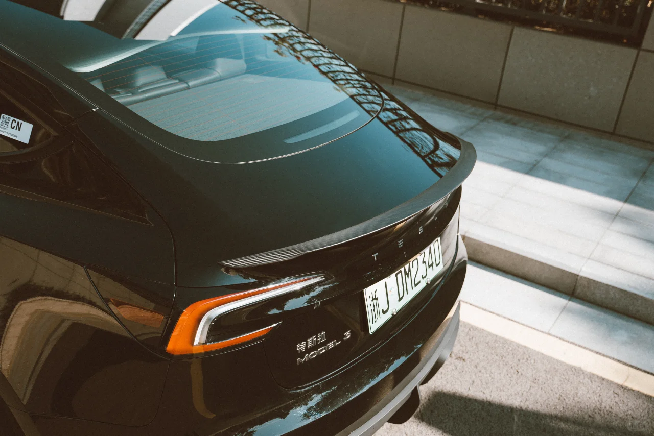 加上焕新3P同造型碳纤维尾翼 - 战斗感来了