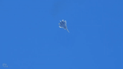 迪拜航展的SU57，换装了矩形喷口，倾斜布置以获得三维矢量推力。

这喷口不是简