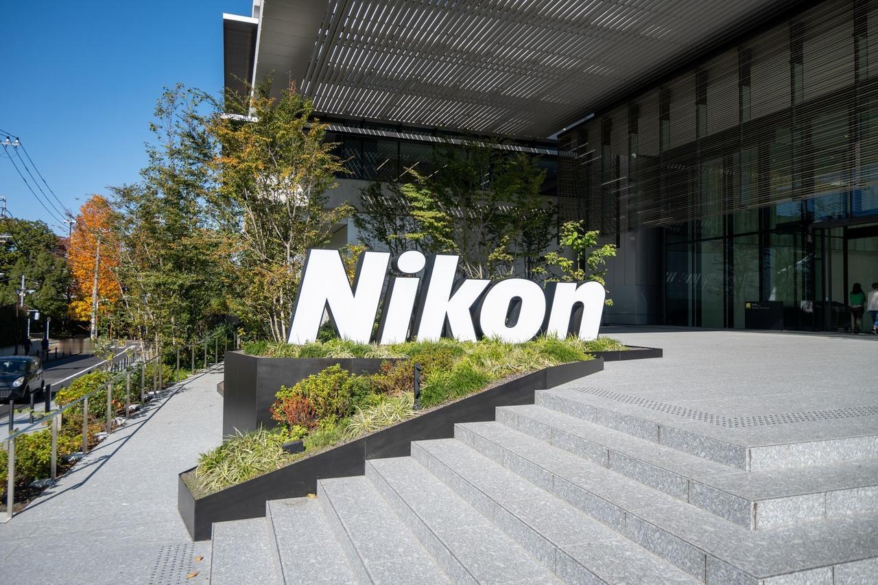 最近，百年光学巨头尼康曝出巨亏850亿日元的消息，创下史上最糟纪录。仅仅二十多年