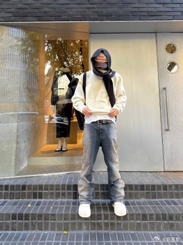 徐明浩好像人形模特，真的也太帅了吧，而且看得出来他真的是非常的喜欢艺术呀！