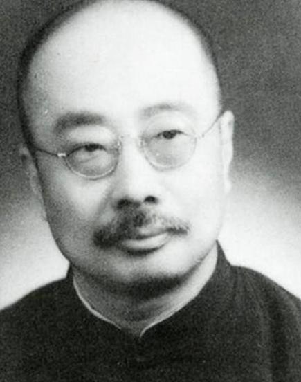 1967年，周作人下地小解时，突然猝死，他死后，家属为避嫌，注销了他的户口，却没