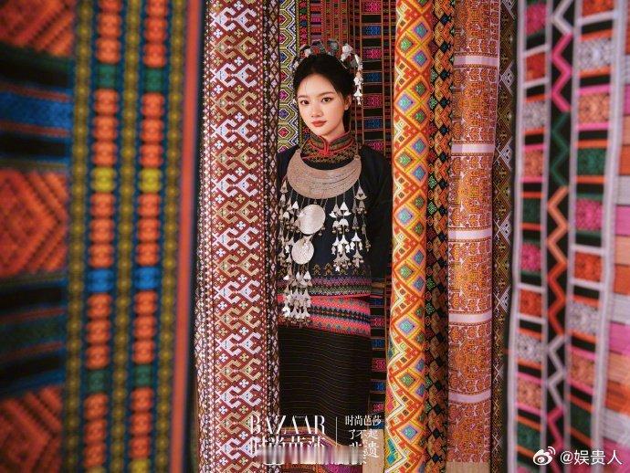 任敏身穿黎族服饰任敏黎族少女怎么这么灵动啊，好漂亮 