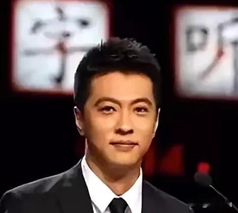 惊闻年轻潇洒帅气的央视名嘴顾国宁先生英逝万分惋惜，和罗京一样都是央视名嘴深受观众