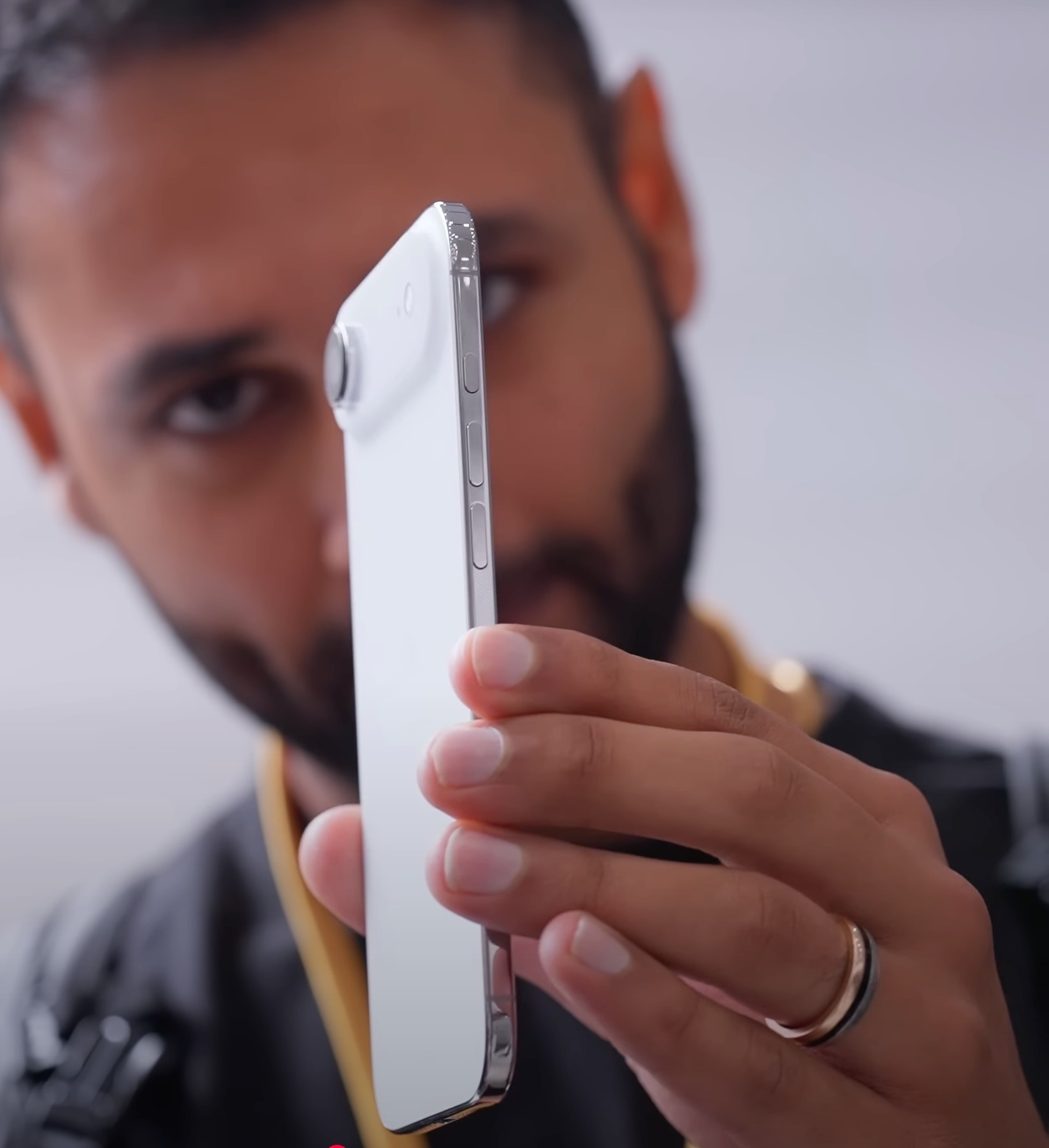 iPhoneAir在华发售延期我感觉这机器性价比太低了，全方面减配，为了手感却要