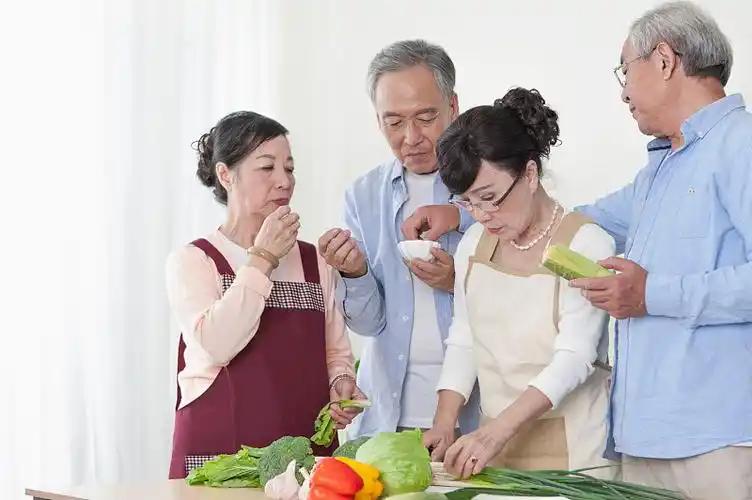 截至7月11日，全国2026年职工养老金上调文件还未对外发布，不少选择逐月安置的
