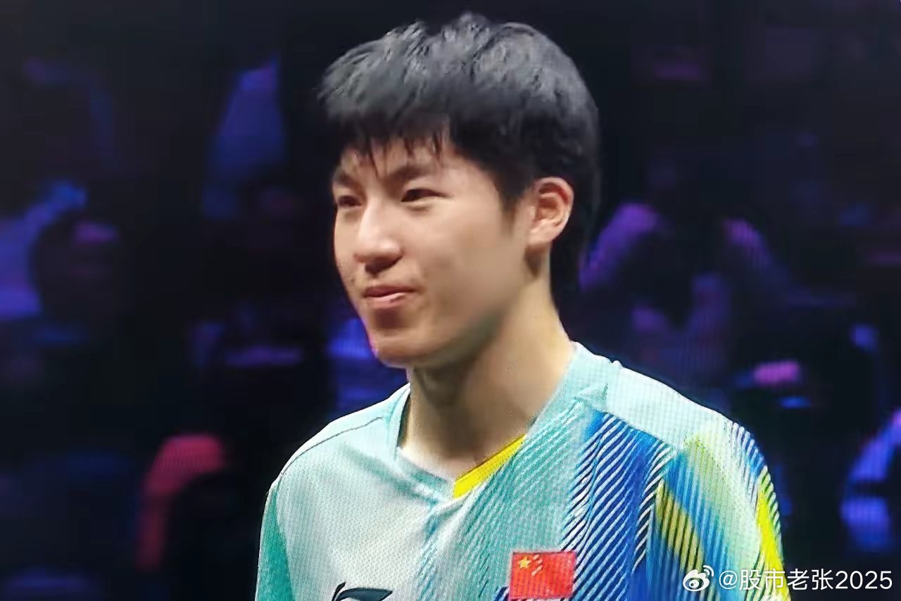 WTT重庆冠军赛男单决赛丨国乒小将温瑞博1比4不敌法国队小勒布伦屈居亚军丨温瑞博