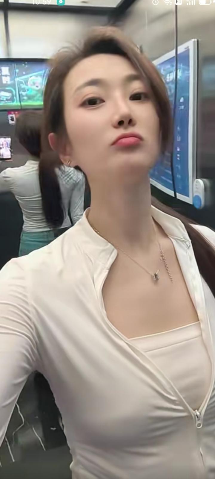 晒图笔记大赛. 不必纠结过往，不必焦虑未来。那些熬过去的难，深夜咽下的泪，终会变