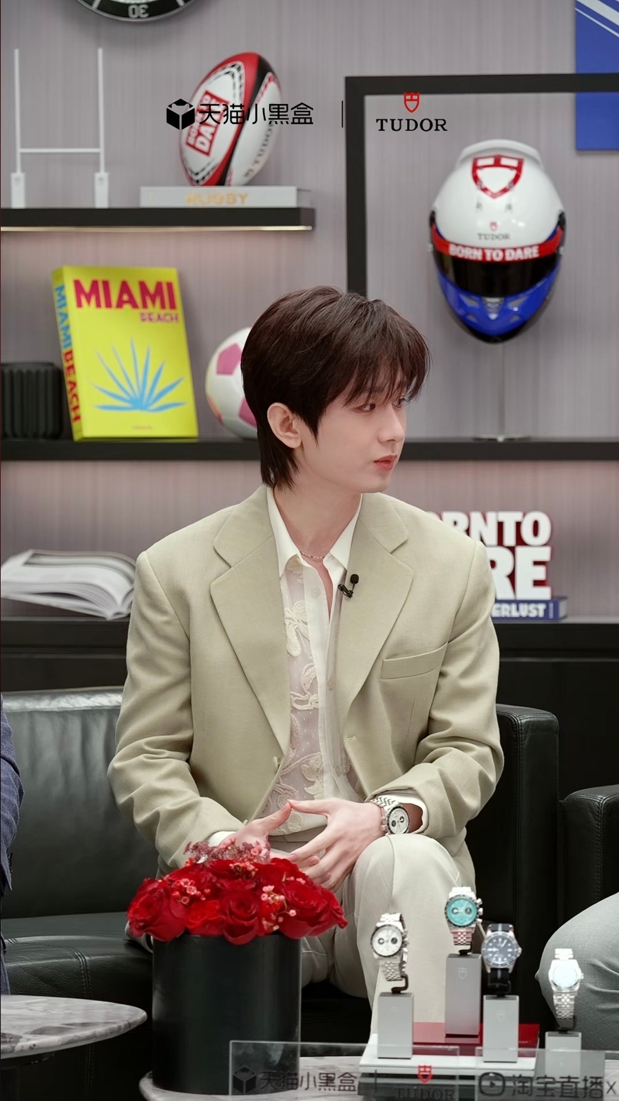 就这样呆萌的望着你 