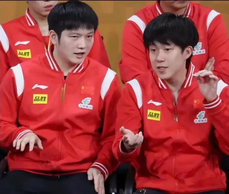 小胖：大头，他们都说咱俩关系不好哎。

头头：啥！他们说咱俩不好？就这还不好，那