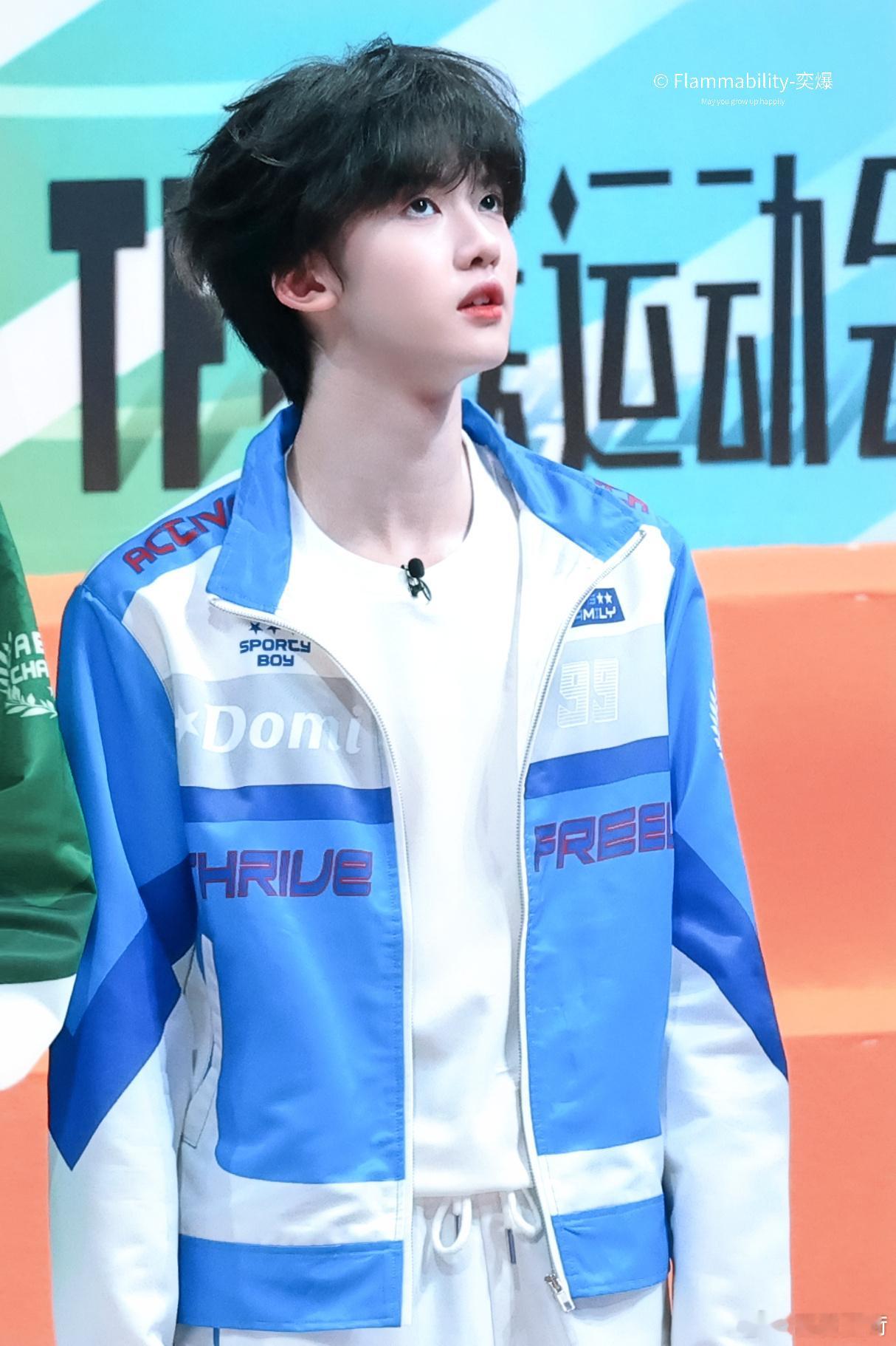 张奕然欧巴幼年体张奕然运动会团队比拼中全力以赴，小小的身体藏着满满的能量，青涩样
