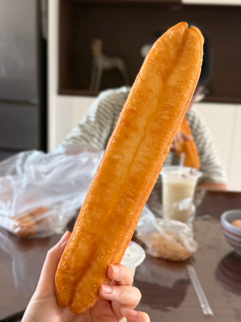 朴素的一餐 我起床吃油条啦😋 