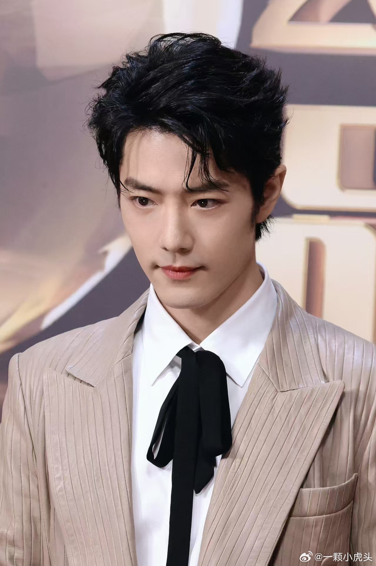 不小心扯掉肖战蝴蝶结后肖战：闷骚已久的筋骨要解开 