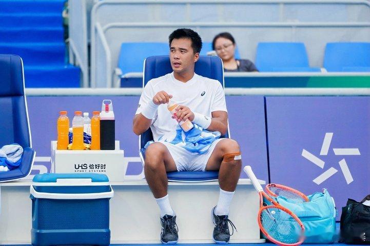 孙发京无缘晋级ATP挑战赛 广州站男单第二轮，宾达以4-6 7-6(4) 6-4
