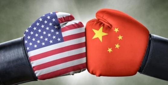 香港中评社发文写道：“中国在处理中美关系问题上应当改变策略。在关键问题上，坚持立