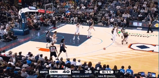 魔仙哥麦凯恩学习能力真强啊
刚加盟雷霆队两个月，就把亚历山大的招牌动作学以致用了