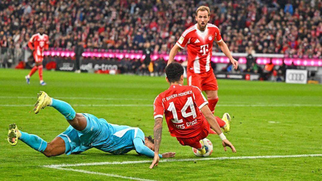 霍芬海姆主教练克里斯蒂安·伊尔泽谈到拜仁获得的第一个点球：“这显然是个误判。无需