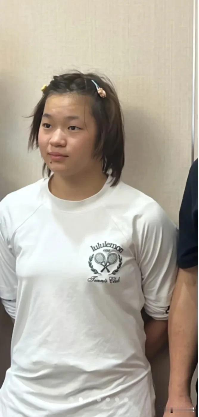 世界冠军这是真正发育了吗？
看了全红婵近照，才发现她是易胖体质啊，可能遗传了妈妈
