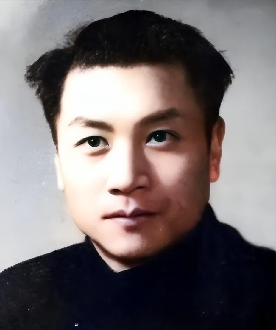 1944年，一地下党入狱后被汉奸认出，只好求狱友将他勒死，没想到，将死之时，他却