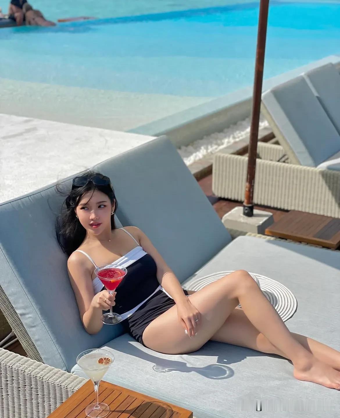 马代的海不愧是世间一流，这碧绿的颜色和清澈的水质，搭配这蓝天白云，灿烂阳光，真的