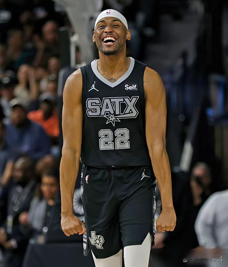 新疆新外援有了新进展，锁定美国发展联盟后卫索利·布姆！
目前新疆的两个后卫哈里斯