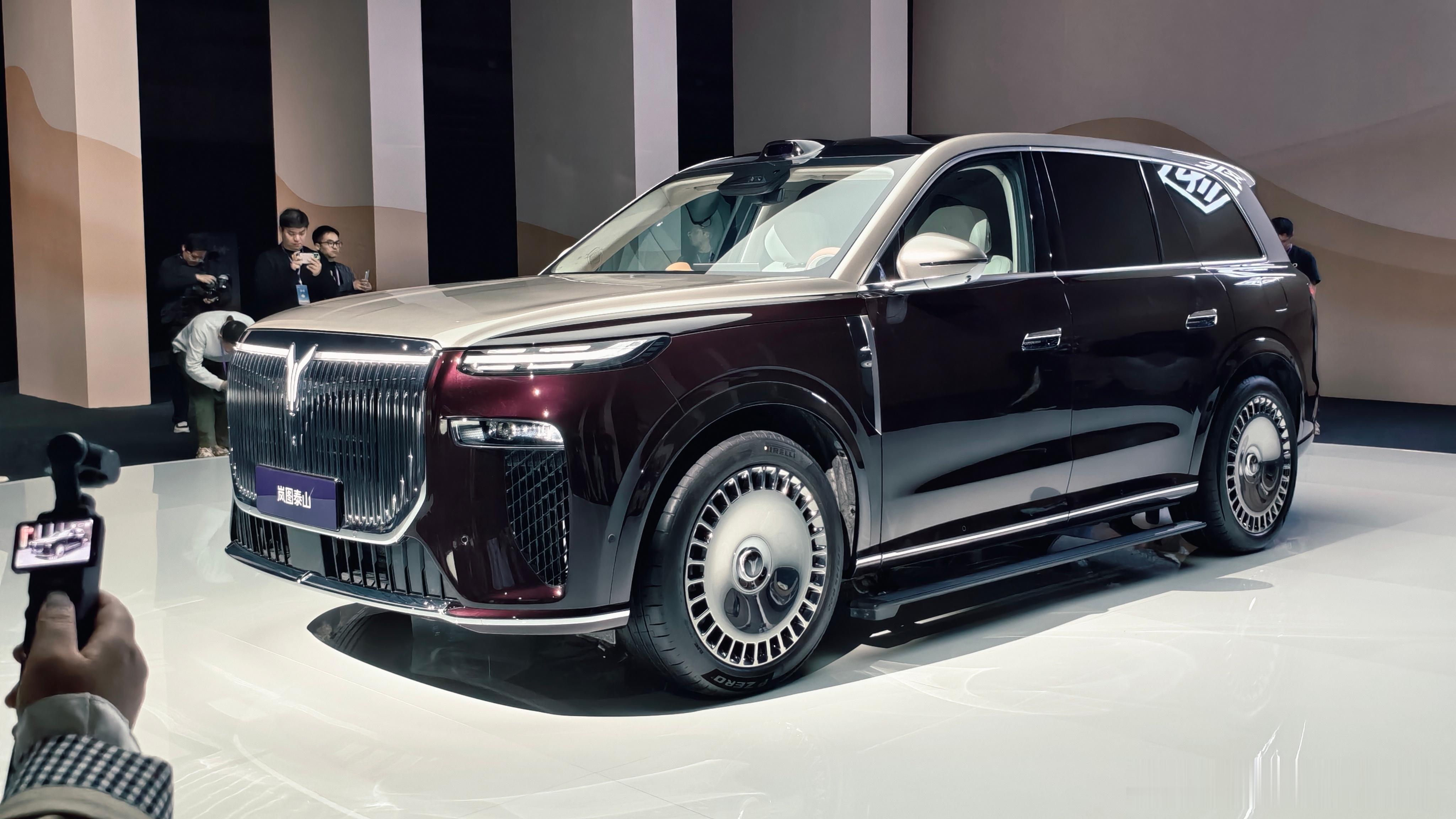 岚图泰山价格出来了，一共四款:37.99～50.99万元。MAX:37.99万元