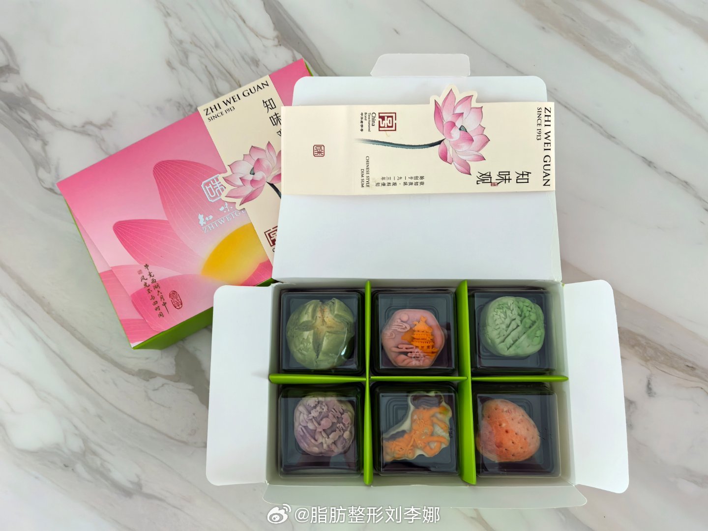 早上复诊了一个四五年前的老客人收到了很应时的伴手礼 荷花酥现在出发去乌鲁木齐参加