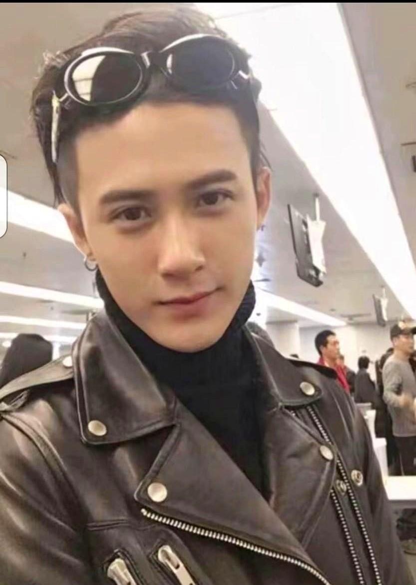 檀健次这18年，终于不是被低估的那个了。

2022年《猎罪图鉴》单平台播放量干